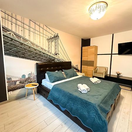 The Bridge - Central Studio With Free Parking Крайова Екстер'єр фото