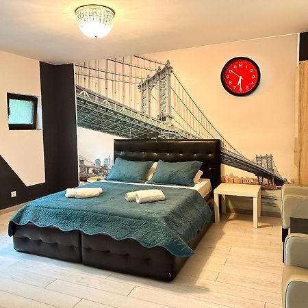 The Bridge - Central Studio With Free Parking Крайова Екстер'єр фото